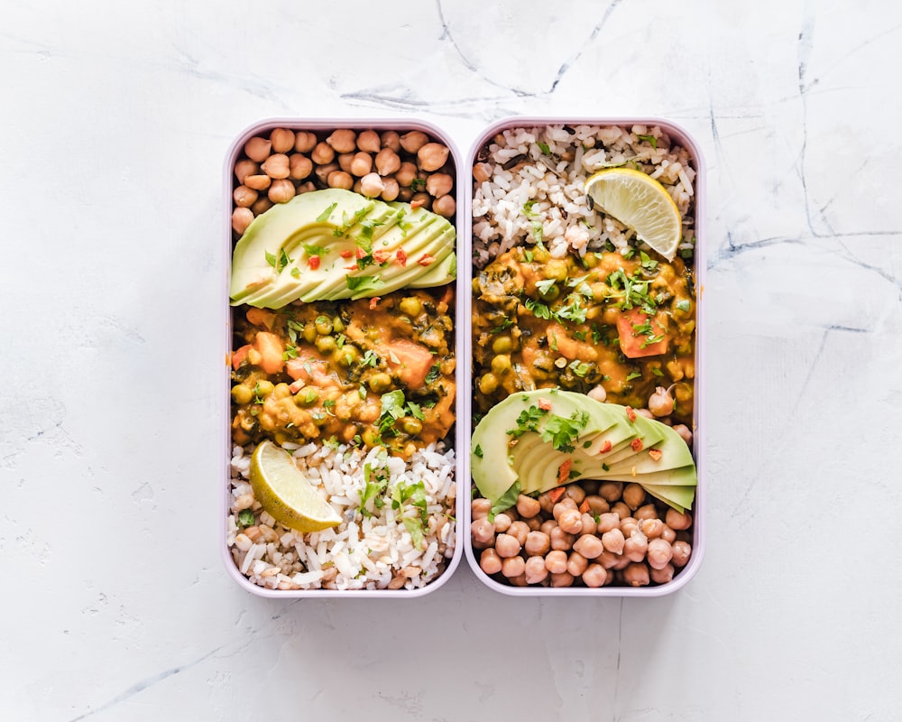 Ensalada verde con proteína y frutos secos
